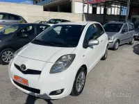 Usata Toyota Yaris 90 CV (66 kW) 2010 Bianco Utilitaria