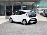 Usata Toyota Aygo 69 CV (50 kW) 2016 Bianco Utilitaria