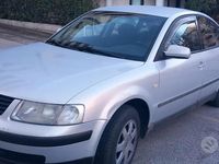 Usata VW Passat 125 CV (91 kW) 1999 Grigio Berlina