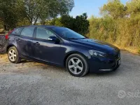 Usata Volvo V40 Kinetic 115 CV (84 kW) 2015 Bluazzurro Berlina