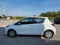 Usata Toyota Yaris Active 69 CV (50 kW) 2014 Bianco Utilitaria