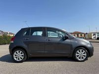 Usata Toyota Yaris Sol 90 CV (66 kW) 2009 Grigio Utilitaria