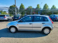 Usata Ford Fiesta Zetec 75 CV (55 kW) 2004 Grigio Utilitaria