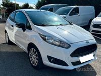 Usata Ford Fiesta 95 CV (69 kW) 2016 Bianco Furgone