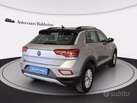 Usata VW T-Roc Life 150 CV (110 kW) 2022 Pyrit silver met/tetto nero me SUV