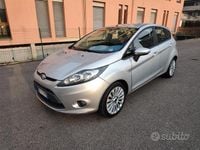 Usata Ford Fiesta Titanium 82 CV (60 kW) 2009 Grigio Utilitaria