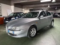 Usata Alfa Romeo 147 Distinctive 105 CV (77 kW) 2001 Argento Utilitaria