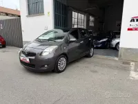 Usata Toyota Yaris Sol 100 CV (73 kW) 2011 Grigio Utilitaria