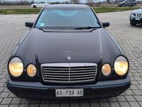 Usata Mercedes E200 Avantgarde 136 CV (100 kW) 1997 Nero Berlina