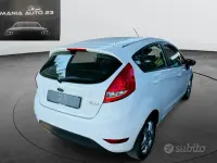 Usata Ford Fiesta 92 CV (67 kW) 2011 Bianco Berlina