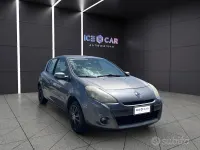 Usado Renault Clio II 75 CV (55 kW) 2009 Gris Berlina
