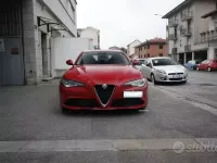 Usata Alfa Romeo Giulia 180 CV (132 kW) 2017 Rosso Berlina