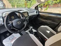 Usata Toyota Aygo X-play 69 CV (50 kW) 2015 Blu Utilitaria