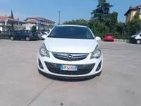 Usata Opel Corsa Edition 86 CV (63 kW) 2012 Bianco pastello Utilitaria