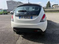Usata Lancia Ypsilon Gold 69 CV (50 kW) 2022 Bianco pastello Utilitaria