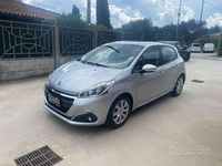 Usata Peugeot 208 Active 102 CV (75 kW) 2018 Argento Utilitaria