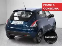 Usata Lancia Ypsilon Platinum 69 CV (50 kW) 2015 Blu Utilitaria
