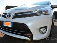 Usata Toyota Verso 132 CV (97 kW) 2016 Bianco Monovolume