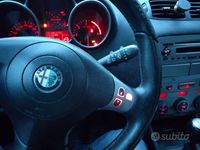 Usata Alfa Romeo 147 116 CV (85 kW) 2004 Grigio Utilitaria