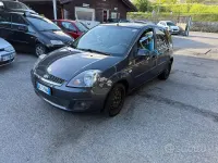 Gebraucht Ford Fiesta Ghia 90 PS (66 kW) 2007 Grau Kleinwagen