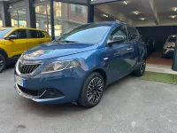 Usata Lancia Ypsilon Gold 69 CV (50 kW) 2024 Blu/azzurro Utilitaria