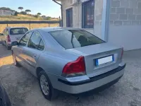 Usata Volvo S60 140 CV (102 kW) 2001 Argento Berlina