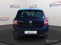 Usata Dacia Sandero Lauréate 75 CV (55 kW) 2013 Bluazzurro Berlina