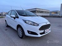 Usata Ford Fiesta Titanium 102 CV (75 kW) 2013 Bianco Utilitaria