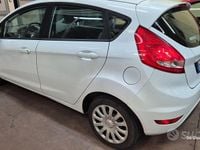 Usata Ford Fiesta 92 CV (67 kW) 2010 Bianco Berlina