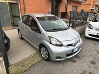 Usata Toyota Aygo Sol 68 CV (50 kW) 2011 Argento Utilitaria