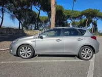 Usata Toyota Auris Hybrid Lounge 99 CV (72 kW) 2014 Argento Berlina