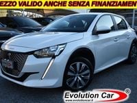 Usata Peugeot e-208 Active 56 kW (77 CV) 2021 Bianco pastello Utilitaria