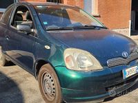 Usata Toyota Yaris 68 CV (50 kW) 2002 Verde Utilitaria