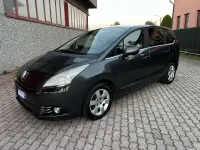 Usata Peugeot 5008 114 CV (83 kW) 2013 Grigio Monovolume