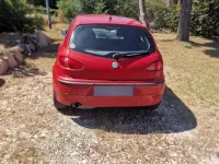 Usata Alfa Romeo 147 105 CV (77 kW) 2002 Rosso Utilitaria