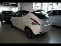 Usata Lancia Ypsilon Gold 69 CV (50 kW) 2016 Grigio chiaro Utilitaria