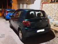 Usata Toyota Yaris Sol 68 CV (50 kW) 1999 Verde Berlina