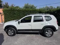 Usata Dacia Duster Lauréate 101 CV (74 kW) 2015 Bianco SUV