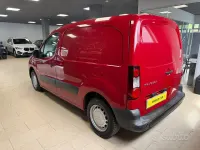 Gebraucht Peugeot Partner Access 75 PS (55 kW) 2012 Rot Van / Kleinbus