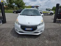Usata Peugeot 208 Access 82 CV (60 kW) 2012 Bianco Utilitaria