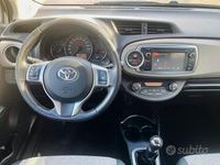 Usata Toyota Yaris 90 CV (66 kW) 2013 Bianco Utilitaria