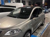 Usata Lancia Ypsilon 69 CV (50 kW) 2012 Oro Utilitaria