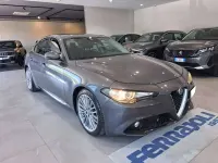 Usata Alfa Romeo Giulia Super 150 CV (110 kW) 2017 Grigio vesuvio Berlina