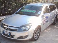 Usata Opel Astra Edition 110 CV (80 kW) 2010 Grigio Station wagon