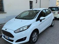 Usata Ford Fiesta 60 CV (44 kW) 2015 Bianco Utilitaria