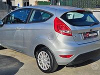 Usata Ford Fiesta 68 CV (50 kW) 2010 Grigio Utilitaria