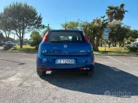 Usata Fiat Grande Punto Active 90 CV (66 kW) 2005 Blu Utilitaria