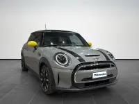 Usata Mini Cooper SE 75 kW (102 CV) 2022 Moonwalk grey metallic Utilitaria