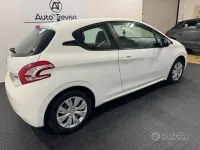 Usata Peugeot 208 Active 82 CV (60 kW) 2013 Bianco Utilitaria
