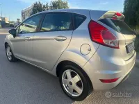 Usata Ford Fiesta 95 CV (69 kW) 2015 Grigio Utilitaria